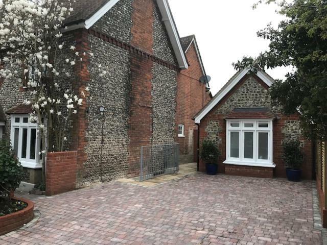 Ferienwohnung The Coach House 75 Epsom Road Guildford Exterior foto